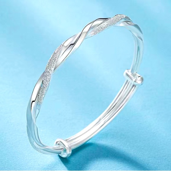 ⭐️925 Silver Mobius Nail Sand Bracelet - twist design that is adjustable - Picture 1 of 5